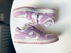 Nike SB dunk low pro lilac white sneakers size 38/womens 7, Nike, Gedragen, Ophalen of Verzenden, Wit