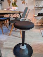 Zwarte zit-sta kruk, Ophalen, Stof, Zwart, Zo goed als nieuw