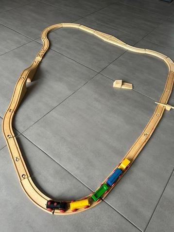 Houten treinbaan - jaren 70 nostalgisch speelgoed beschikbaar voor biedingen