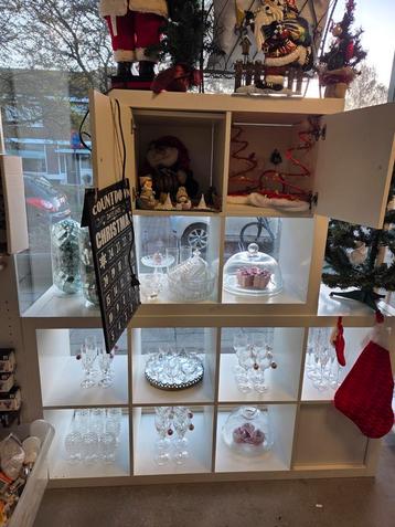 Prachtig kristallen en glazen servies  beschikbaar voor biedingen