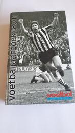 0749 voetbal jaarboek 2011, Verzenden, Zo goed als nieuw, Balsport