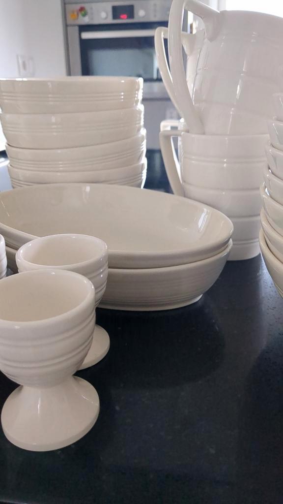 Serviesgoed Wedgwood Jasper Conran Borden, kommen, kopjes, Huis en Inrichting, Keuken | Servies, Gebruikt, Compleet servies, Wedgwood