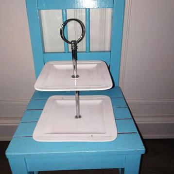 2-laags Etagere met vierkante schaaltjes Gusta beschikbaar voor biedingen