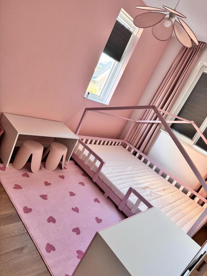Roze Hemelbed/bedhuis met Matras 140x200, Kinderen en Baby's, Kinderkamer | Bedden, Zo goed als nieuw, 180 cm of meer, 100 cm of meer