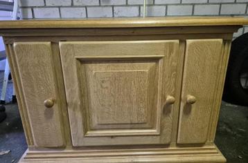tv tafel beschikbaar voor biedingen