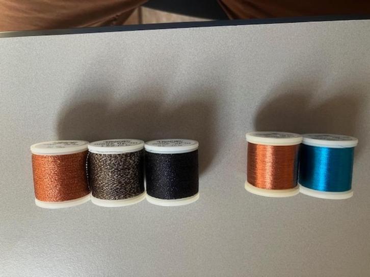 Madeira effectgaren nr40 ged polyster/viscose 200m € 3,00, Hobby en Vrije tijd, Borduren en Borduurmachines, Nieuw, Borduurgaren of Zijde