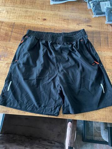 Zwarte sportshort - Maat L beschikbaar voor biedingen