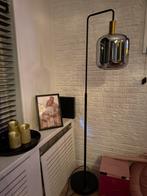 Mooie smoke glass staande lamp, pronto wonen, Huis en Inrichting, Lampen | Vloerlampen, Ophalen of Verzenden, Zo goed als nieuw