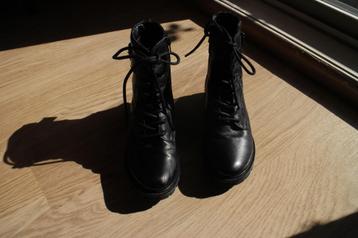 1 Paar Dames Zwarte Laarzen Maat 37 (5TH Avenue) beschikbaar voor biedingen