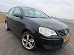 Volkswagen Polo 1.4-16V/APK FEB 2027/AIRCO/16INCH/TREKHAAK, Voorwielaandrijving, Stof, 40 €/maand, 4 cilinders