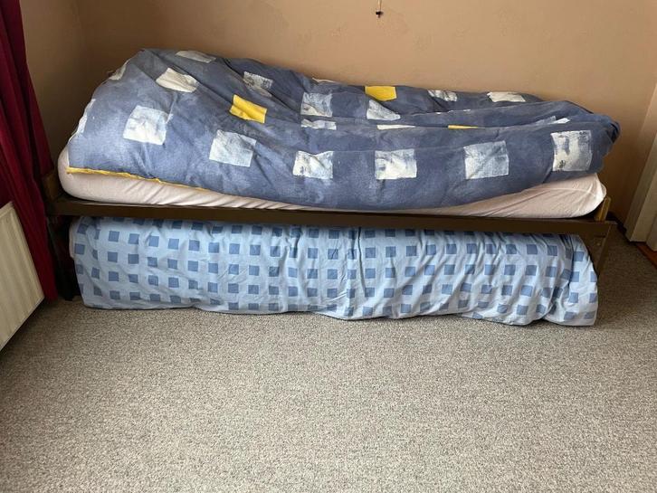 Twee bedden, uitschuifbaar, metaal, Kinderen en Baby's, Kinderkamer | Bedden, Gebruikt, 180 cm of meer, 70 tot 85 cm, Matras, Ophalen
