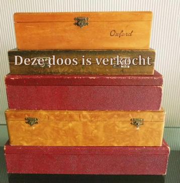 4 oude dozen, diverse maten. Jaren 30-40-50-60 beschikbaar voor biedingen