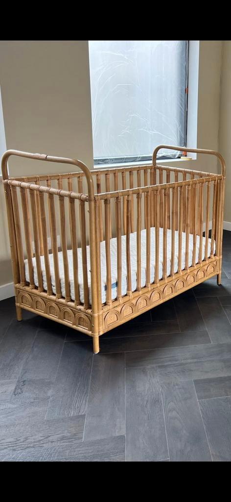 Yumi Ledikant - Stijlvol en Comfortabel, Kinderen en Baby's, Kinderkamer | Complete kinderkamers, Zo goed als nieuw, Jongetje of Meisje