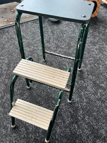 Brocante keukentrapje beschikbaar voor biedingen