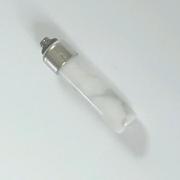 Zilverkleurige Melano twisted cilinder howlite  beschikbaar voor biedingen