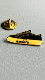 Diadora schoen pin, Verzamelen, Speldjes, Pins en Buttons, Ophalen of Verzenden, Zo goed als nieuw, Merk, Speldje of Pin