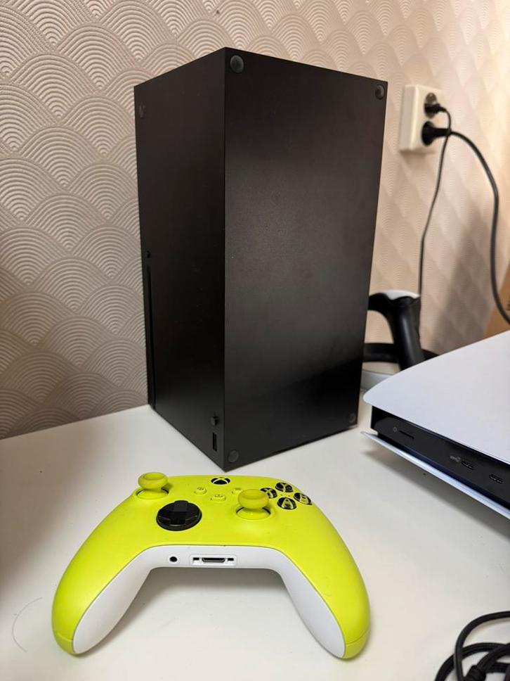 Xbox Series X met originele doos en msfs2020, Spelcomputers en Games, Spelcomputers | Xbox Series X en S, Zo goed als nieuw, Xbox Series X