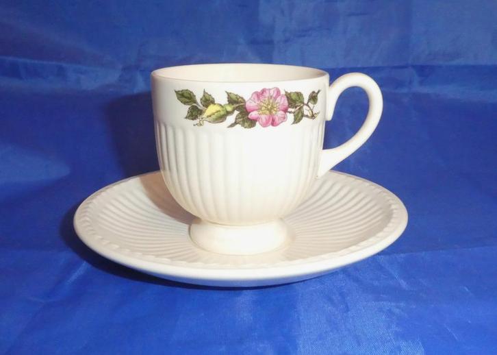 Wedgwood Briar Rose espresso kop en schotels, Huis en Inrichting, Keuken | Servies, Zo goed als nieuw, Kop(pen) en/of Schotel(s)