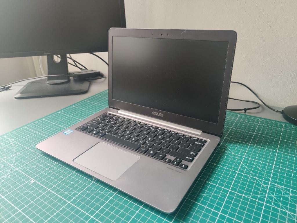 Kleine Asus laptop, Computers en Software, Windows Laptops, Ophalen, Gebruikt, 2 tot 3 Ghz, Qwerty