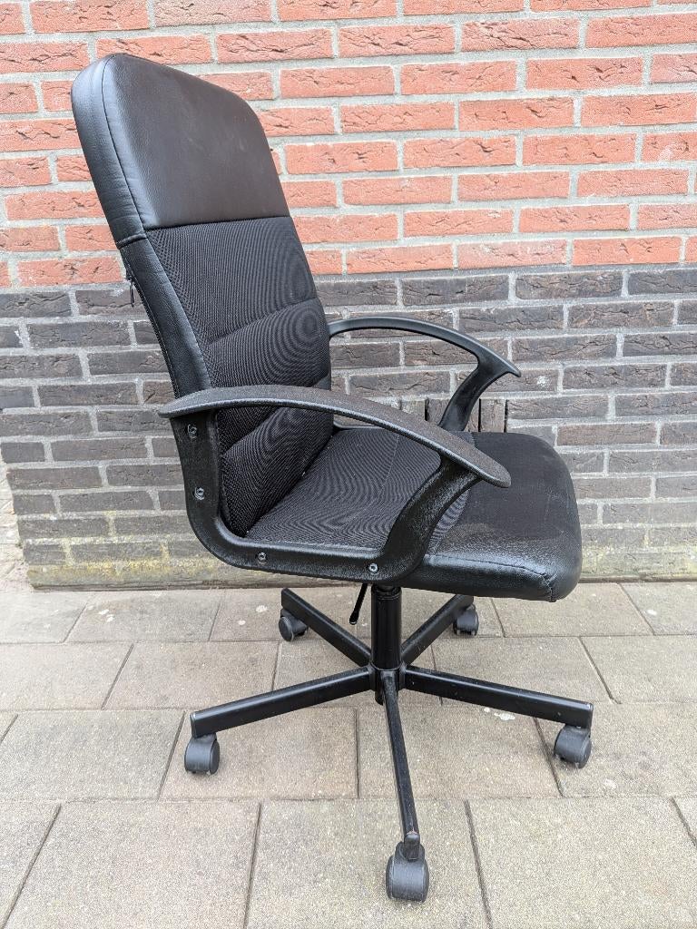 Mooie bureaustoel, Huis en Inrichting, Ophalen, Gaming bureaustoel, Zwart, Zo goed als nieuw