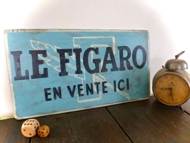 Houten Frans reclamebord /Le Figaro / krant / Frankrijk, Reclamebord, Zo goed als nieuw, DeKameraadschap, Dj.kammeraat@telfort.nl