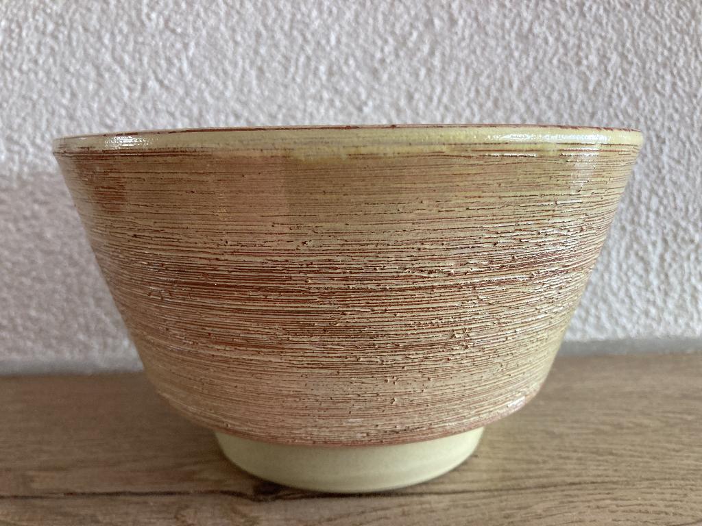 Te koop geel met rood gekleurde stenen bloempot. , Gebruikt, Rond, Binnen, Ophalen of Verzenden