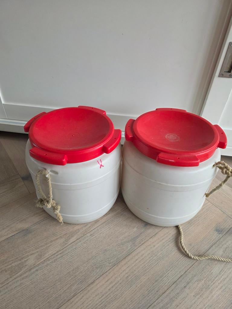 2 Kano tonnen/ waterkluis met draagtouw - in goede staat, Watersport en Boten, Ophalen of Verzenden, Gebruikt, 1-persoons