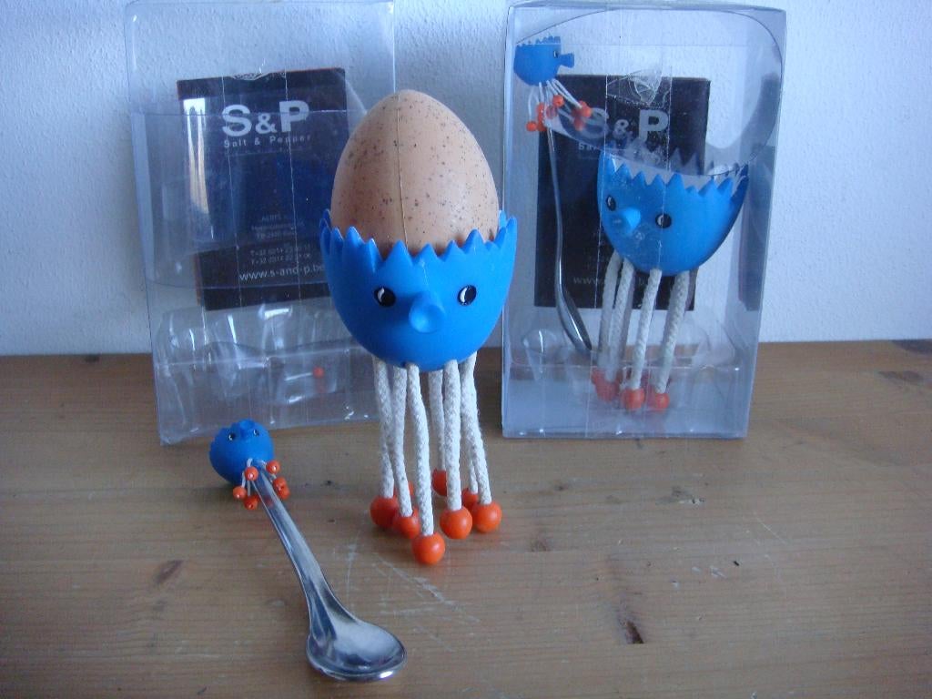 Twee leuke nieuwe eierdopjes met lepeltjes, Huis en Inrichting, Keuken | Servies, Overige materialen, Overige typen, Nieuw, Ophalen of Verzenden