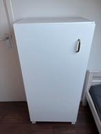 Witte IKEA kast met goudkleurige handgreep, Ophalen, Gebruikt, 100 tot 150 cm, 50 tot 100 cm