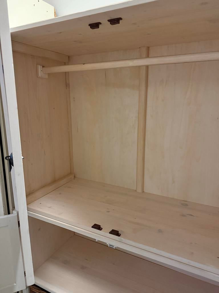 Witte kledingkast met bankje en rieten manden, Ophalen, Gebruikt, 50 tot 100 cm, 150 tot 200 cm