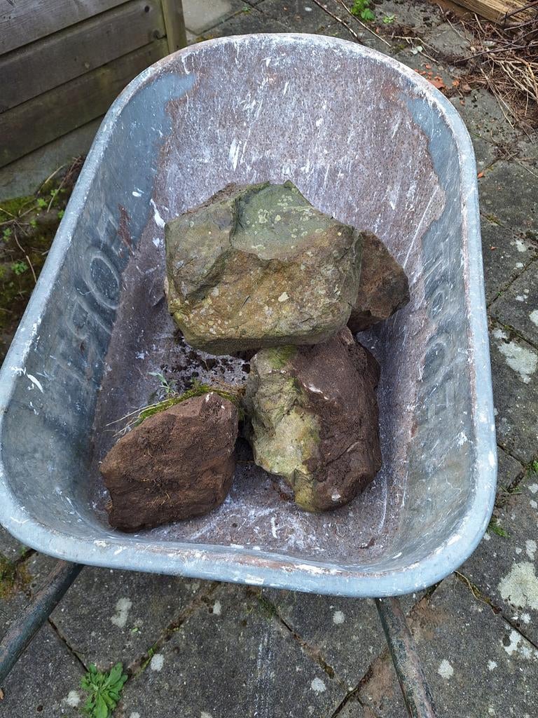 Vulkanische tuinstenen, gratis af te halen., Ophalen, Beton