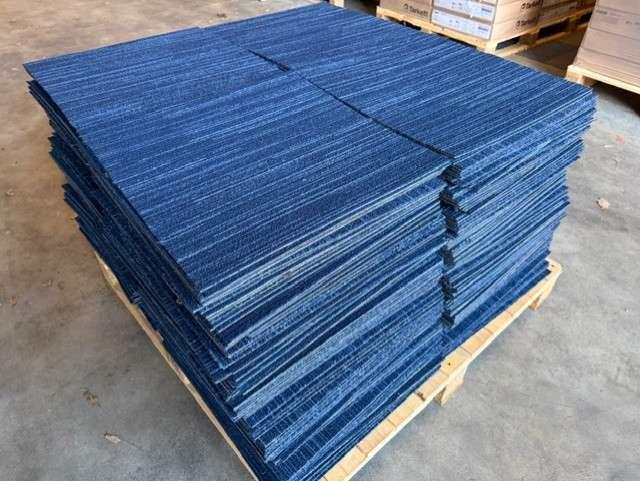Tapijttegels blauw 50x50 cm gebruikt vloertegels #901, Huis en Inrichting, Stoffering | Vloerbedekking, Niet ingevuld, Crème, Niet ingevuld