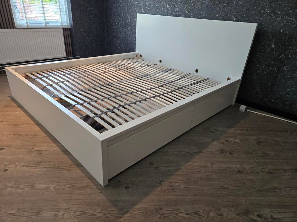 Wit tweepersoonsbed met lattenbodem - Ikea Malm 180x200, Huis en Inrichting, Slaapkamer | Bedden, Ophalen, Gebruikt, Wit, Tweepersoons