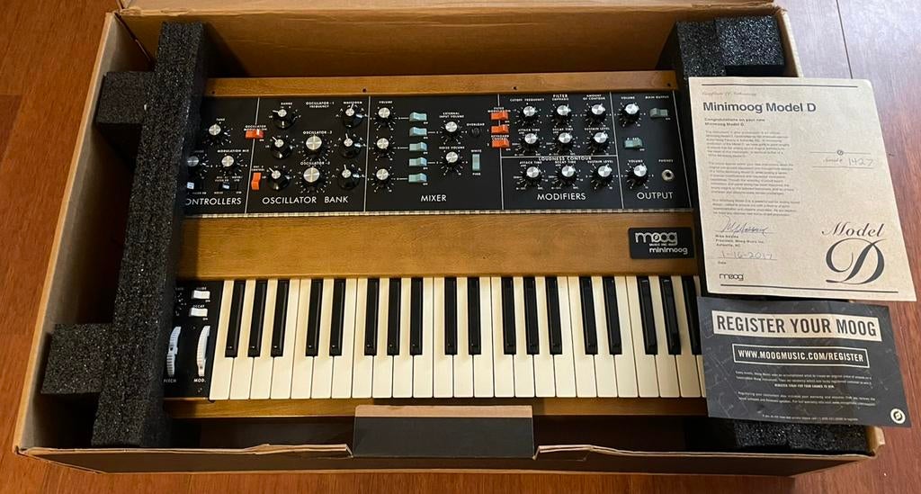 Moog Minimoog Model D, Muziek en Instrumenten, Synthesizers, Ophalen, Zo goed als nieuw, Overige aantallen, Overige merken