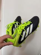 Adidas voetbalschoenen, Maat XS of kleiner, Ophalen of Verzenden, Zo goed als nieuw, Schoenen