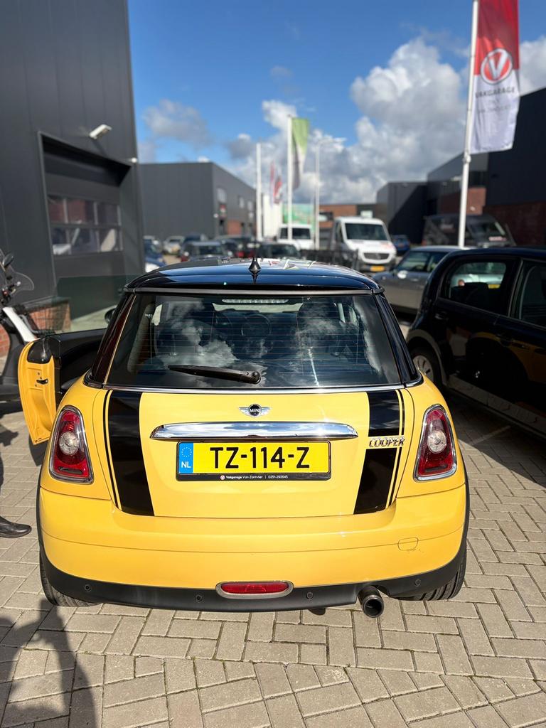 Mini 1.6 16V Cooper 2009, Auto's, Mini, Voorwielaandrijving, 750 kg, 4 stoelen, 49 €/maand