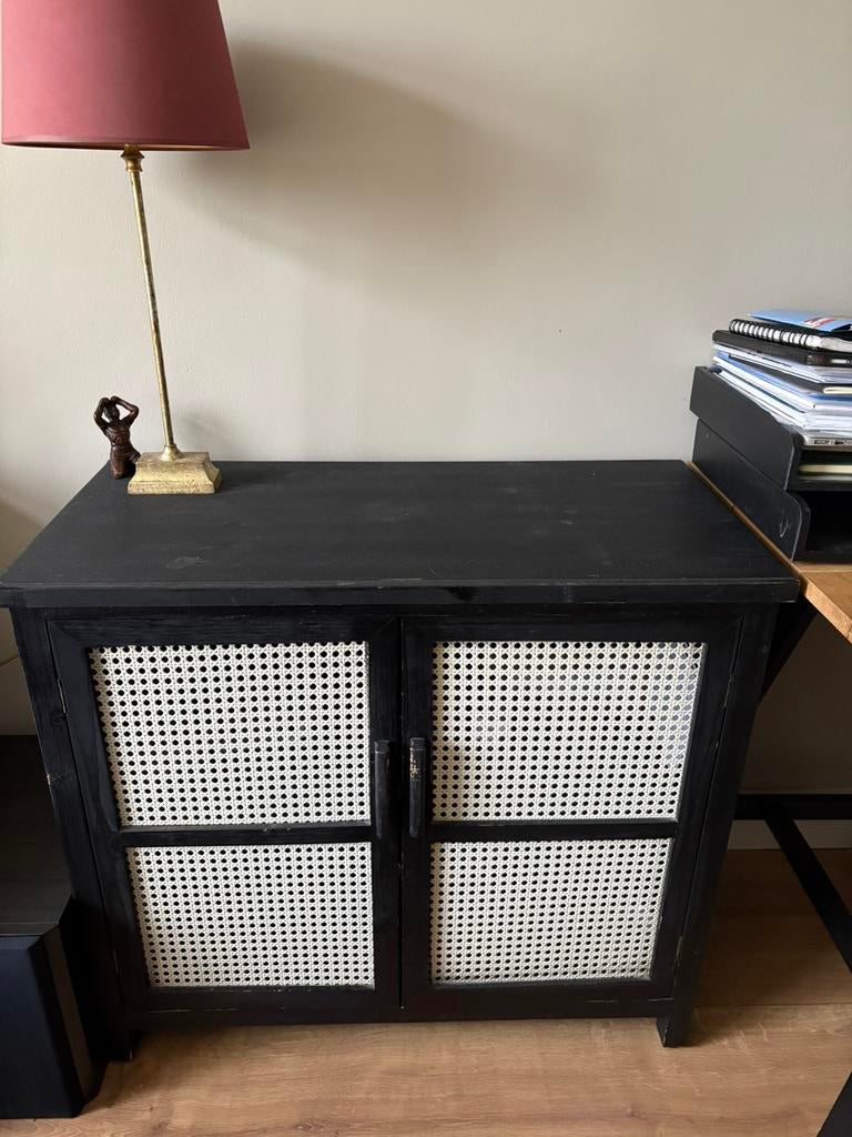 Zwarte kast rotan, Huis en Inrichting, Kasten | Dressoirs, Ophalen of Verzenden, Zo goed als nieuw, 25 tot 50 cm, 50 tot 100 cm