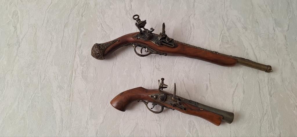 Twee decoratieve pistolen, Ophalen of Verzenden