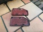 2 oude industriele gietijzeren machine platen letters relief, Ophalen of Verzenden