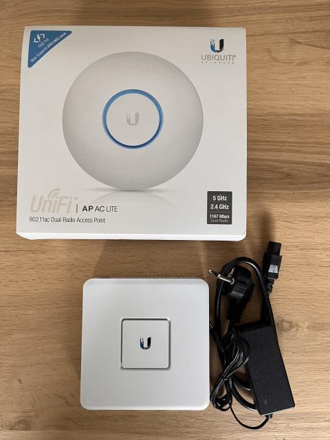 Ubiquiti set - USG‑3 Router + UniFi AP AC Lite, Computers en Software, Accesspoints, Ophalen of Verzenden, Zo goed als nieuw