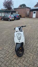 SYM mio 50i scooter wit/zwart, Fietsen en Brommers, Scooters | SYM, Mio, Maximaal 45 km/u, Ophalen of Verzenden, Zo goed als nieuw