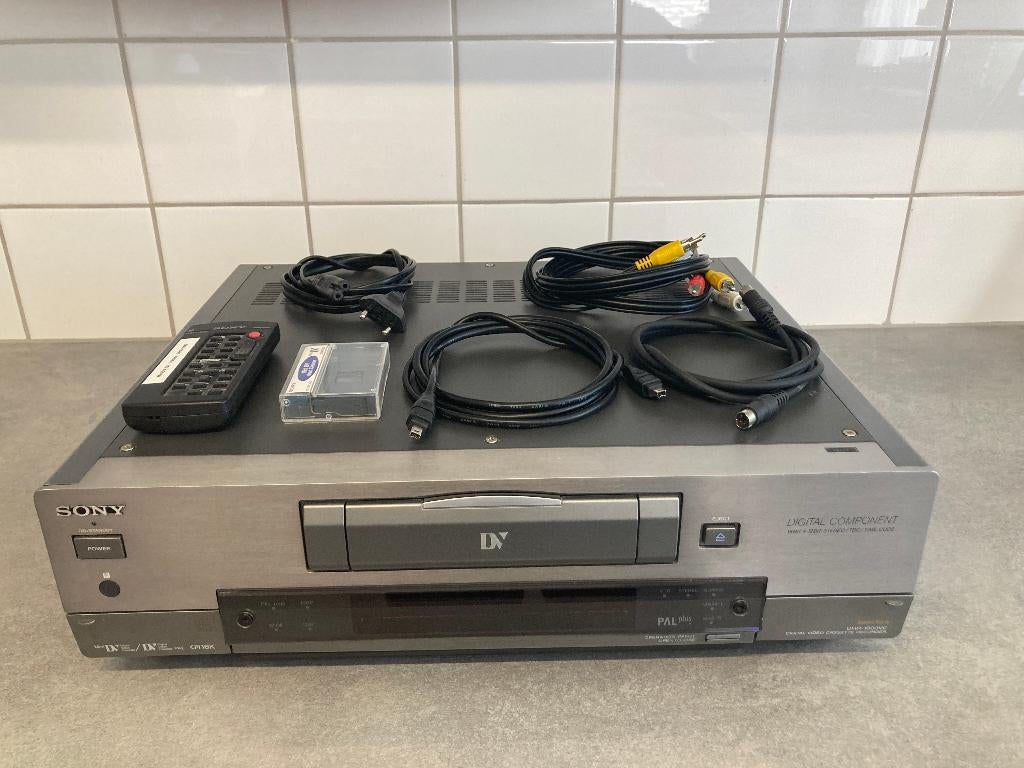 Sony DV/miniDV Videorecorder, type DHR-1000VC., Gebruikt, Ophalen of Verzenden, Taurusavenue 16 - 2132LS Hoofddorp, Sony Benelux BV