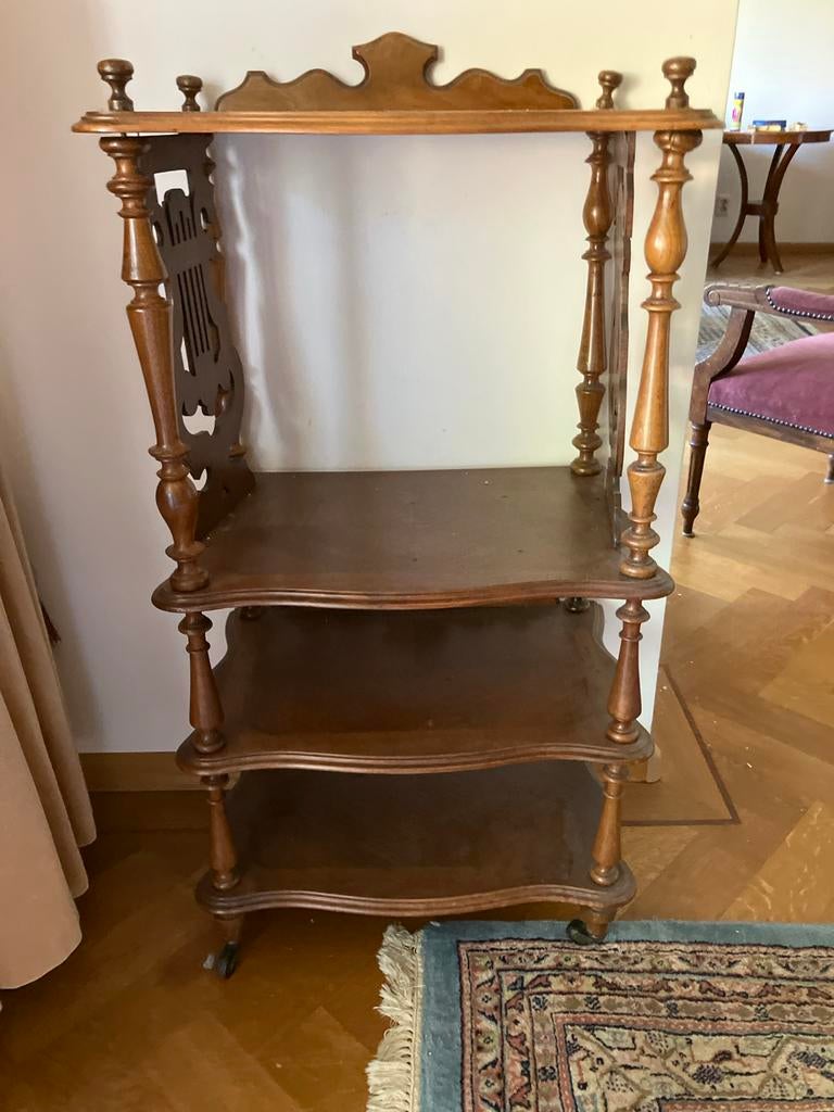 Antieke bijzettafel / theetafel met sierlijk houtsnijwerk, Ophalen