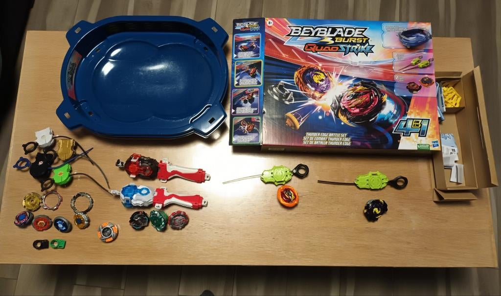 Beyblade Burst QuadStrike Thunder Edge Battle Set + Extra's, Ophalen, Zo goed als nieuw, Jongen of Meisje