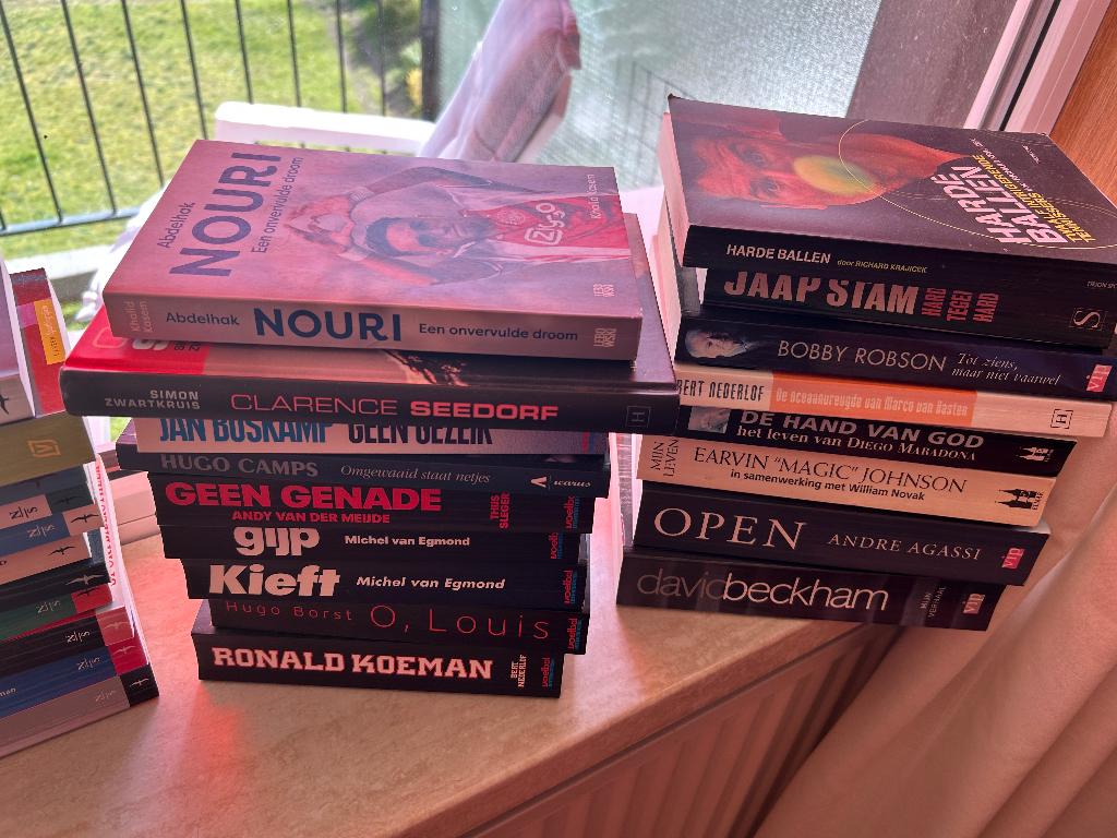 Voetbalboeken Gijp, Johan Derksen, Nouri, Hugo Borst, Ophalen, Balsport