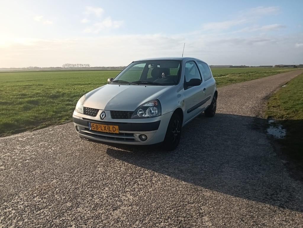Renault Clio 1.2 16V 3DR 2005 2003 Grijs, Auto's, Renault, Stof, 74 pk, 31 €/maand, 4 cilinders