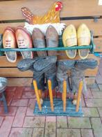 Laarzenrek met hond & klompenrek met kip v 75 euro, Ophalen