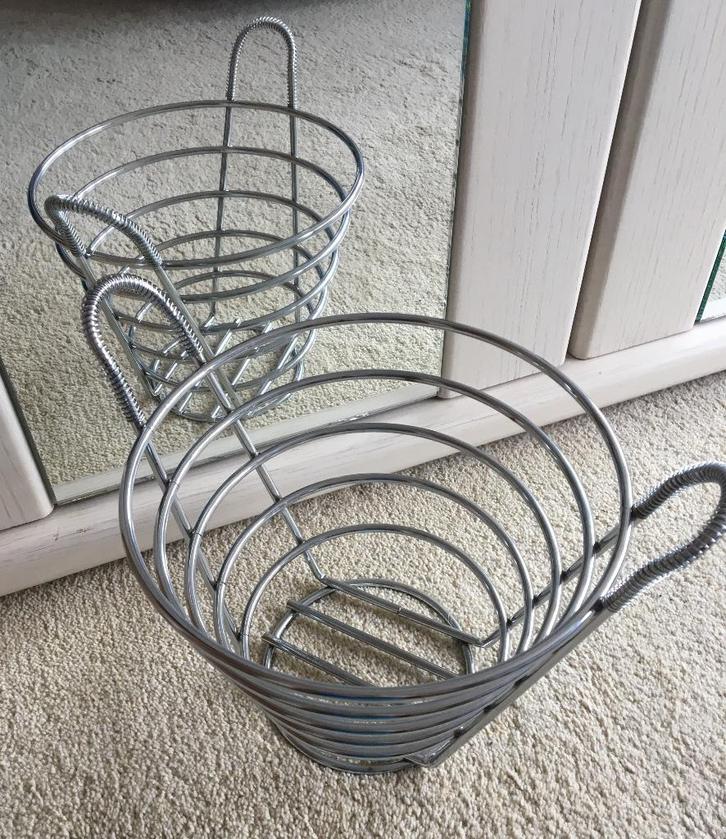 Groot en stevige fruitmand, Huis en Inrichting, Keuken | Keukenbenodigdheden, Gebruikt, Overige typen, Metaal, Zilver, Ophalen of Verzenden