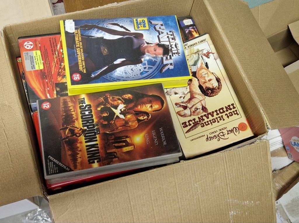 Doos met VHS videobanden, Ophalen, Gebruikt