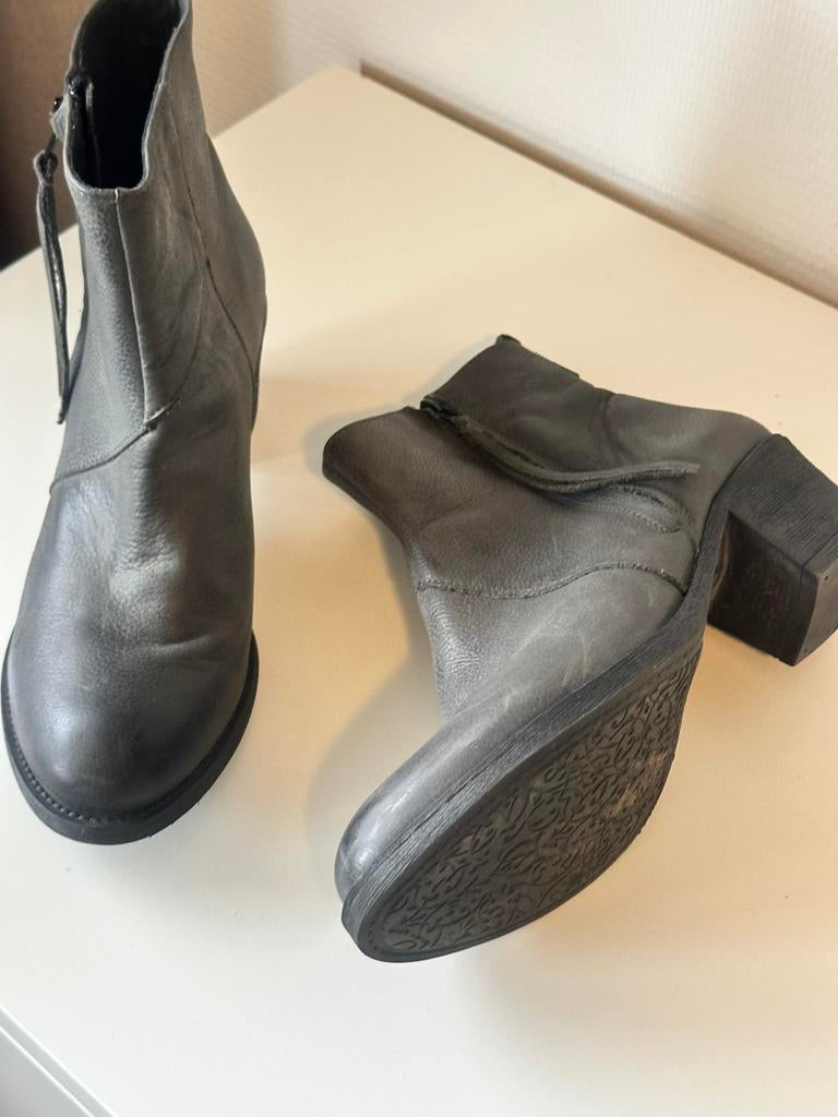 Summum enkellaarzen naat 41 grijs leer, Kleding | Dames, Schoenen, Ophalen of Verzenden, Zo goed als nieuw, Grijs